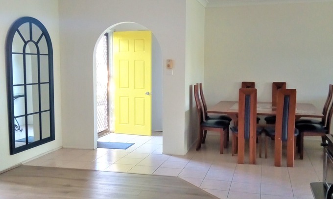 Nambucca Heads Casa | 4 bedroom house. Walk to Restaurants, River, Beaches, Boat ramp. Deck with view.
