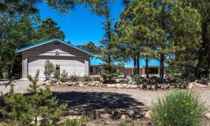 Alto Casa | 4 Bedroom House/Cabin - Sleeps 10