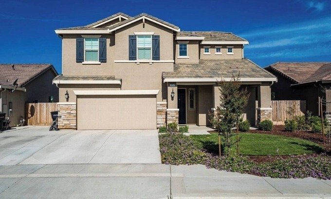 Hanford Casa | 4-bedroom house in charming Hanford with AC, WiFi, fitness room