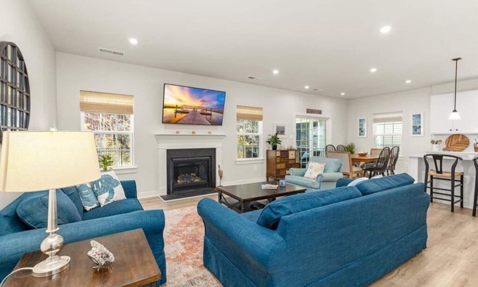 Assateague Pointe Casa | 4-bedroom house in charming Berlin with 2 pools, Fishing pier, and fitness room