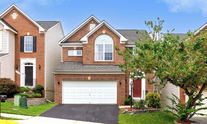Lorton Casa | 4-bedroom house in charming Lorton