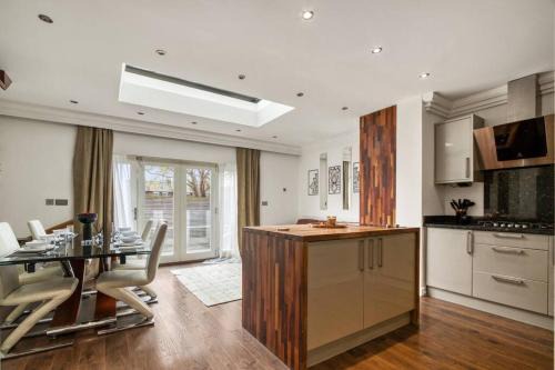 Turnham Green Apartamento | 4 Bedroom House in Chiswick- Elegance & Serenity