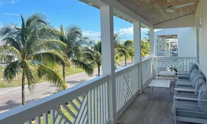 Port New Providence Casa | 4-bedroom house in delightful Nassau with WiFi, fitness room, AC - PALM CAY