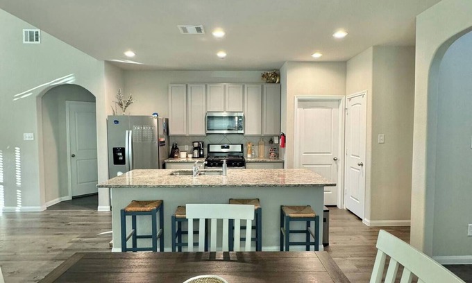 Conroe Casa | 4-bedroom house in fantastic Shenandoah with Wi-Fi, AC