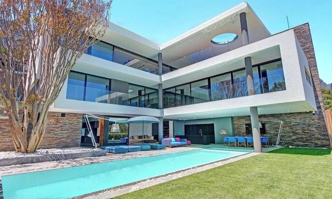 Camps Bay Casa | 4-bedroom house in lovely Cape Town with WiFi, AC