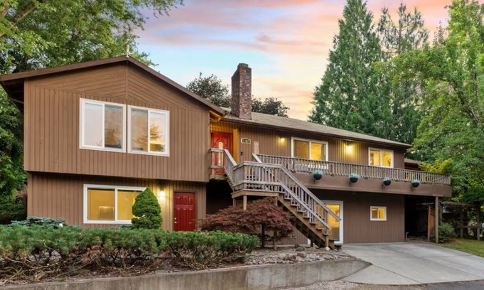 Hillsboro Casa | 4-bedroom house in serene Hillsboro with fitness room, AC