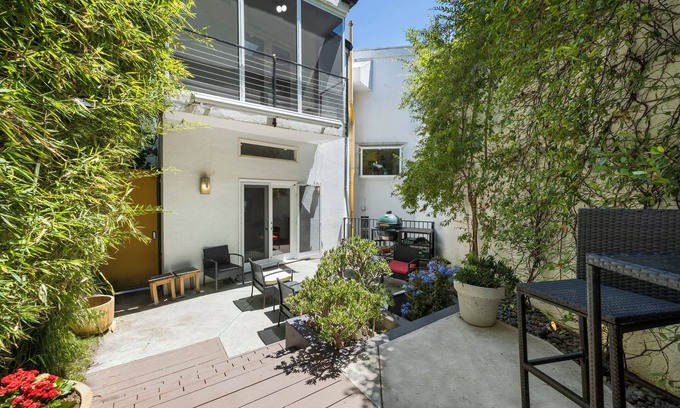 Sherman Oaks Casa | 4 Bedroom house in Studio City near Hollywood long term only