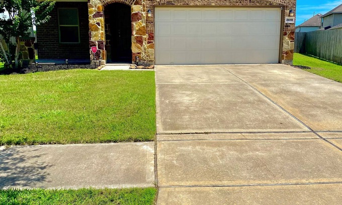 Missouri City Casa | 4-bedroom house in welcoming Missouri City with WiFi, AC near NRG Stadium
