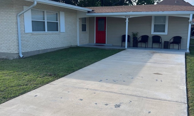 Pontchartrain Park Casa | 4-bedroom house in fabulous New Orleans with AC, Wi-Fi