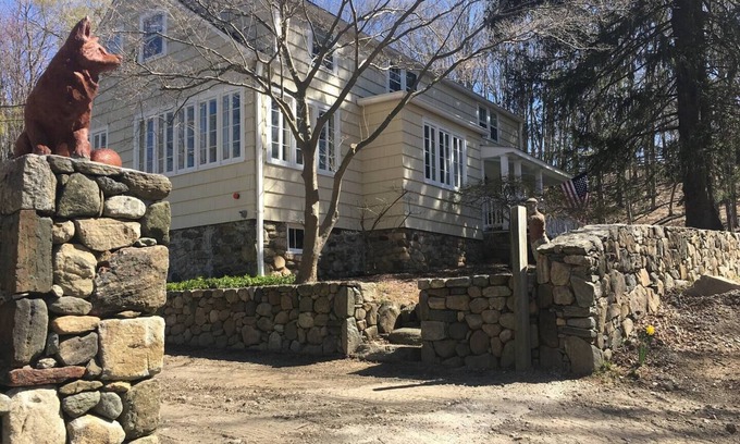 North Salem Casa | 4-bedroom house in peaceful North Salem with WiFi, AC, fitness room