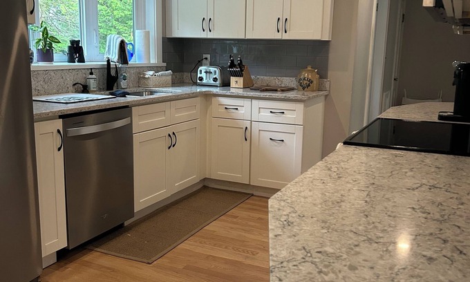 Scarborough Casa | 4-bedroom house in Scarborough with fully equipped kitchen, WiFi, near beaches..