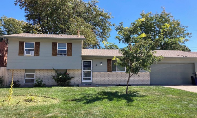 Pueblo Casa | 4-bedroom house in wonderful Pueblo with AC, fitness room
