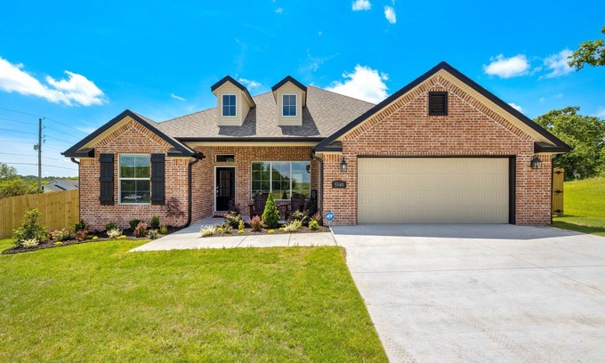 Springdale Casa | 4-bedroom house Rural Cottage setting at the back of Upscale nhrbhood, hot tub
