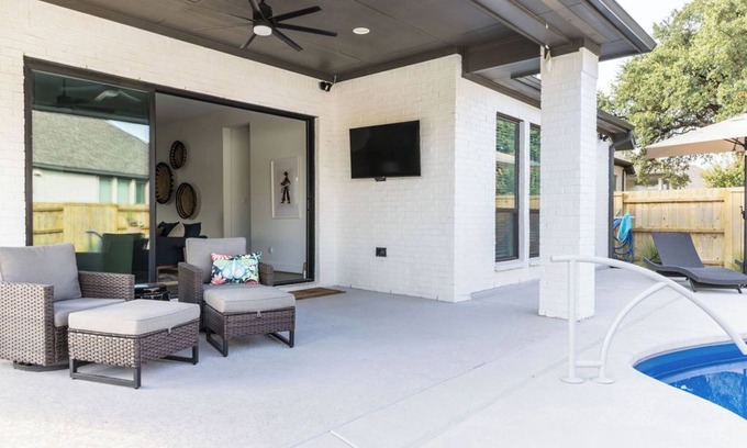 Kyle Casa | 4-bedroom house with Pool and Putting Green in Hill Country