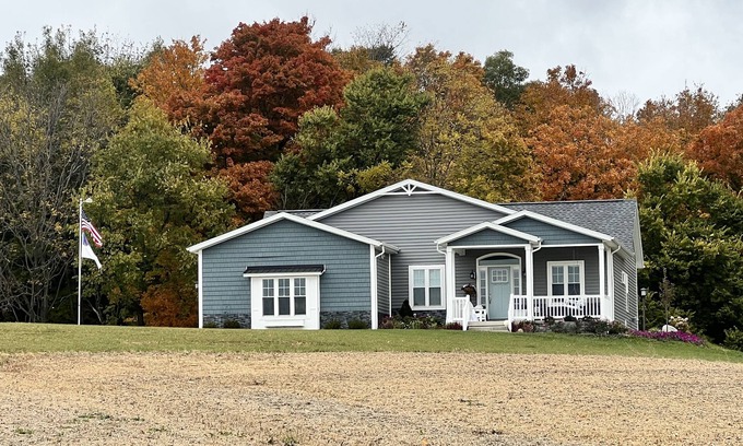 Bellefontaine Casa | 4-Bedroom in Lower Level with Hot Tub & Kitchenette