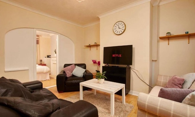 Goole Casa | 4 Bedroom Kingston House