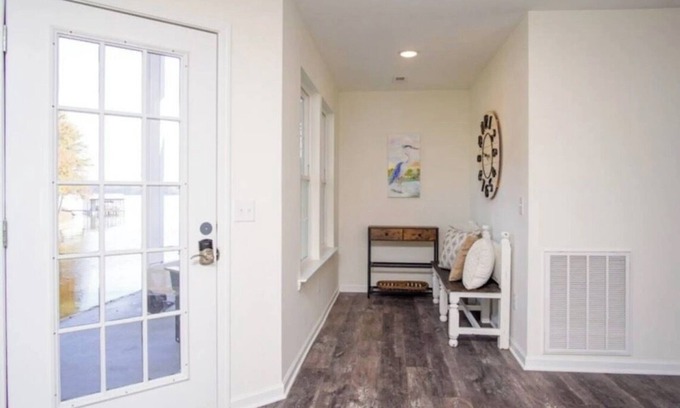 Leesburg Casa | 4-bedroom lakefront house in charming Leesburg with WiFi, AC.Enjoy your stay
