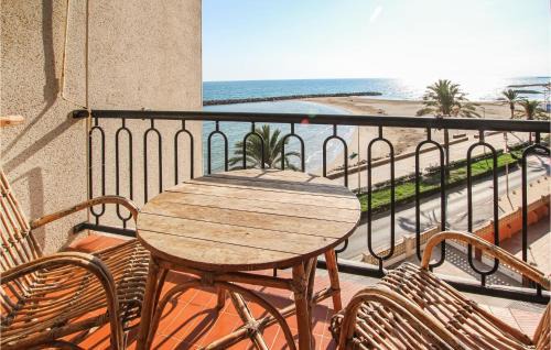 Cunit Apartamento | 4 Bedroom Lovely Apartment In Cunit