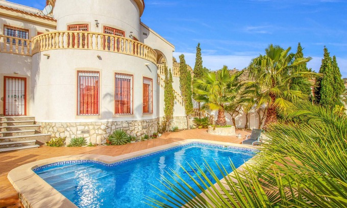 Rojales Casa | Hermosa casa de 4 dormitorios en Ciudad.