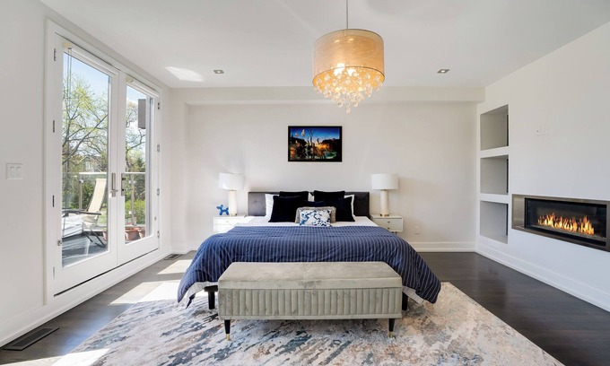 Lakeview Casa | 4 bedroom lux contemporary home close to Downtown Toronto, and Lake Ontario