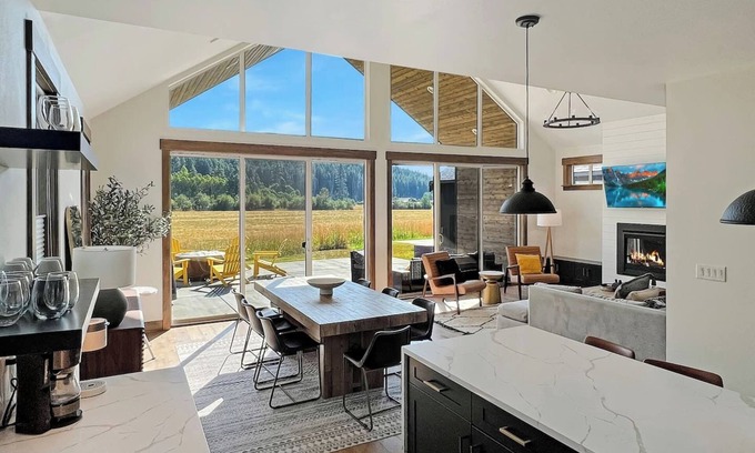 Cle Elum Casa | 4 Bedroom Luxury Home with Detached Mother-in-Law Studio in Suncadia