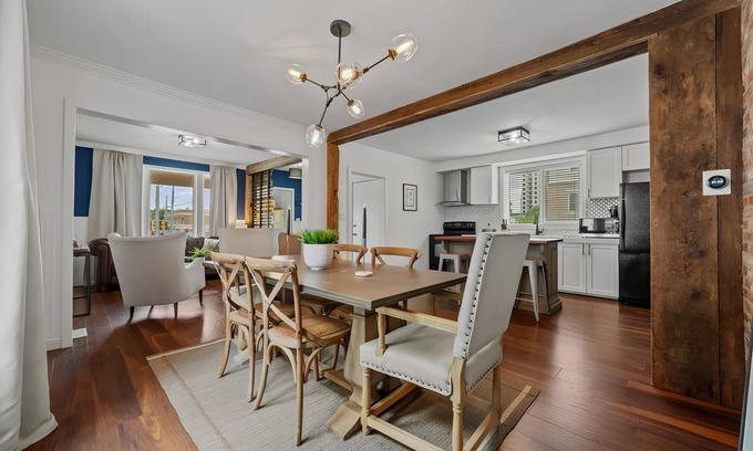 Kitchener Casa | 4 Bedroom Luxury House, Free Parking, LRT, Kitchener Downtown, near Chicopee SKI