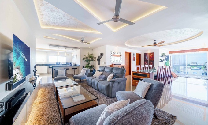 Centro de Cancún Condominio | 4-Bedroom Luxury Penthouse with Private Jacuzzi and office, next to Hotel Zone