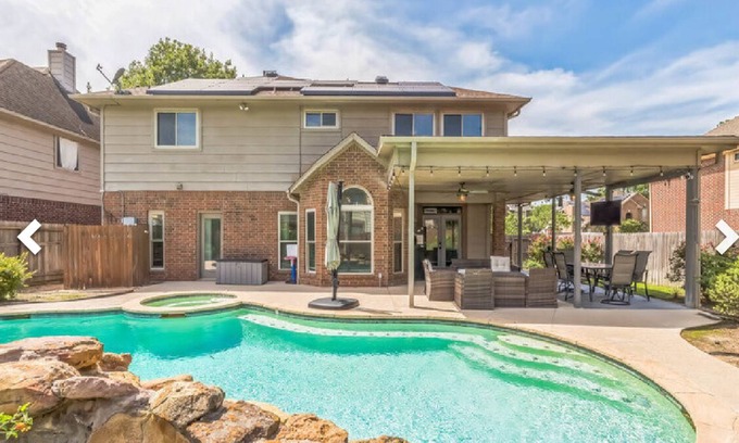 Cypress Casa | 4-bedroom Midterm house in superb Cypress with fitness room, WiFi, AC