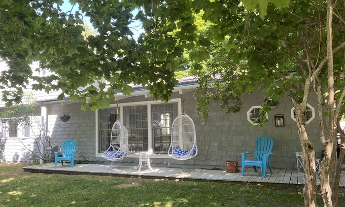 Culloden Shores Casa | 4-bedroom Montauk Beach vacation home steps to private beach Dogs/kids welcome!