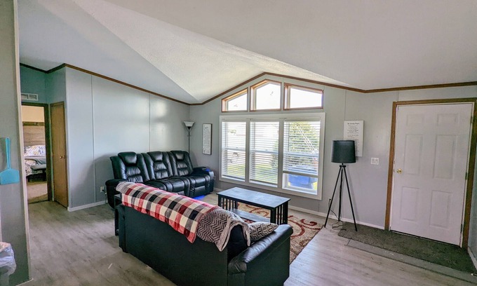 Ogallala Casa | 4 Bedroom North Ogallala. Off-Season Pricing