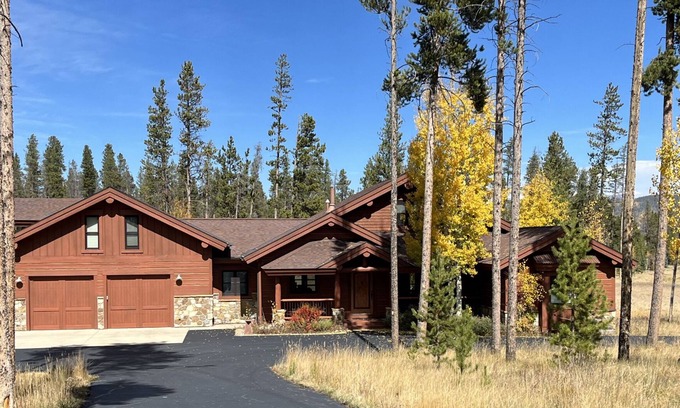 Granby Casa | 4 Bedroom pet friendly home with stunning views close to Winter Park Ski Resort