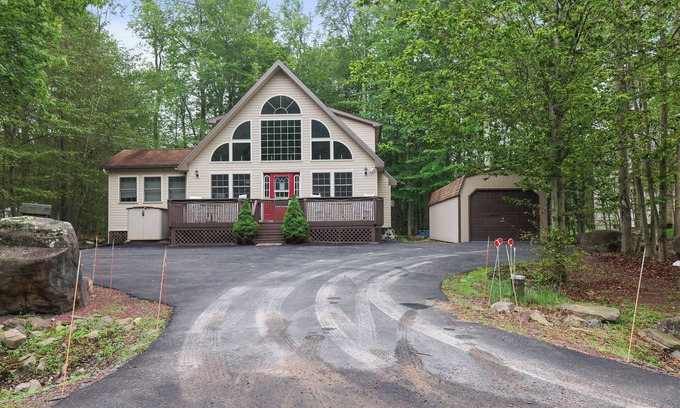 Pocono Lake Chalet De Esquí | 4 Bedroom Pocono Escape!