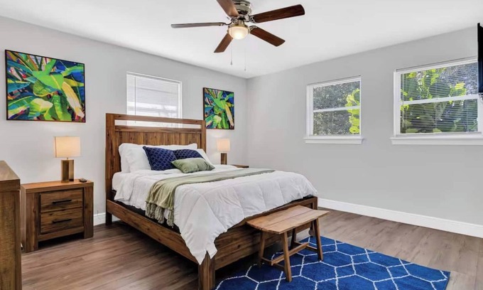 Englewood Park Casa | 4 Bedroom Pool Home - Pet Friendly