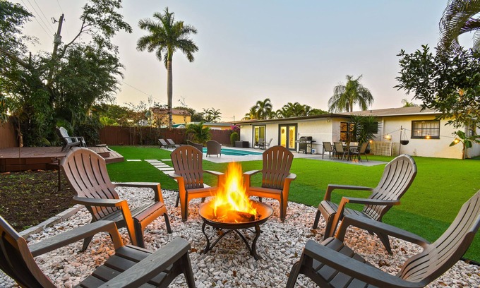North Palm Beach Casa | 4 Bedroom Pool Oasis. Close to great Beaches & Baseball