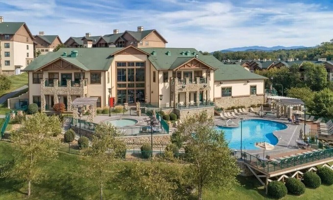 Sevierville Complejo | 4 - Bedroom Presidential Suite in the Great Smoky Mountains!