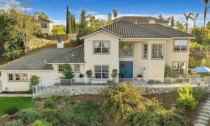 Vista Casa | 4-bedroom Private Home near LEGOLAND, Zoo or the BEACH. Dogs free. Gameroom!
