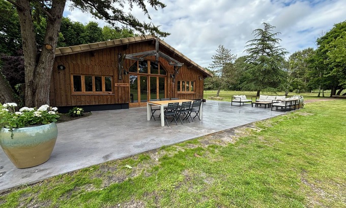 Andernos-les-Bains Casa | 4 Bedroom Private vacation home in Lanton