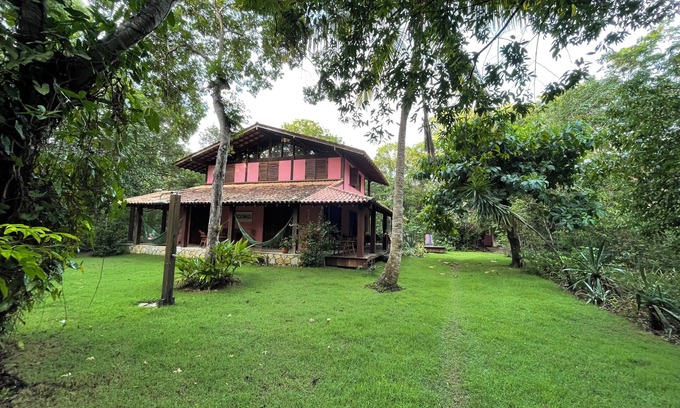 Marau Casa | 4-bedroom Property in beautiful Cassange Beach with WiFi, AC. Pet-friendly!