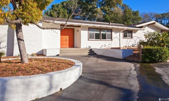 Sharon Heights Apartamento | 4 Bedroom Single family L-316031 by Houzlet