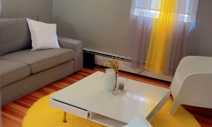 Pawtucket Casa | 4-bedroom single-family house on a producing orchard of 10 square feet.