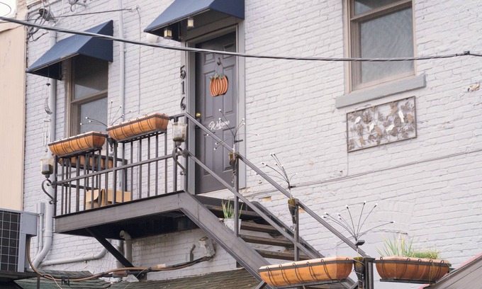Clare Condominio | 4-bedroom spacious Loft in Historic Downtown Clare - Extended family Suite