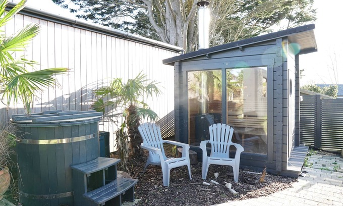Newquay Casa | 4-Bedroom Stunning Holiday Home In Newquay Sauna, Ice Bath, Hot Tub & Gym.