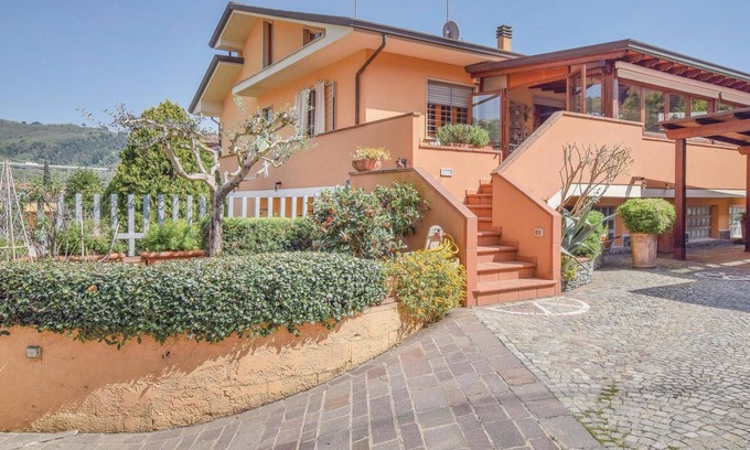 Massarosa Casa | Impresionante casa de 4 dormitorios en.