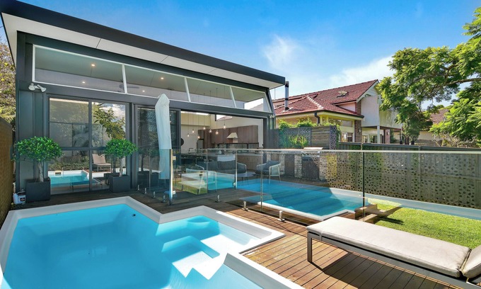 Middle Cove Casa | 4 bedroom stylish house, pool, opposite park