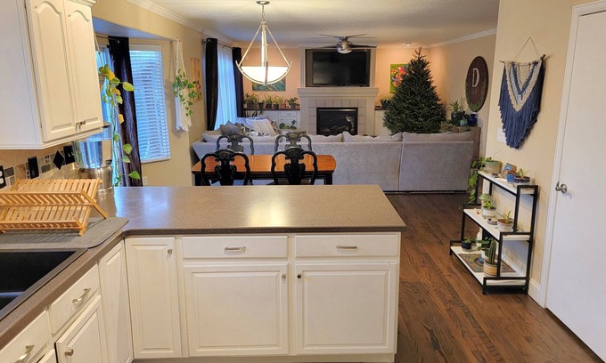 Thornton Casa | 4-bedroom sunny spacious house in peaceful Thornton with WiFi, Heat, AC