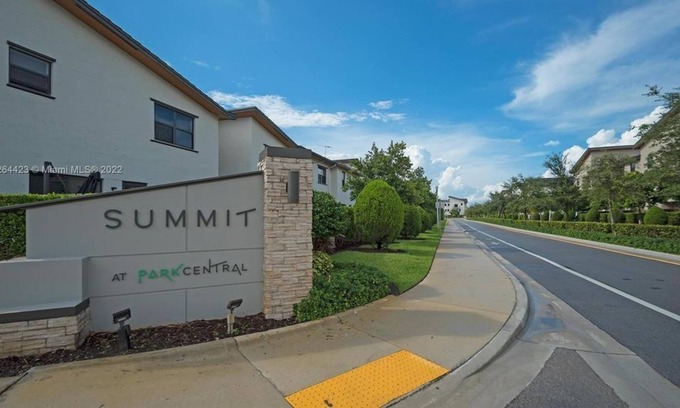 Doral Casa | 4 Bedroom Townhome 439356 by Houzlet