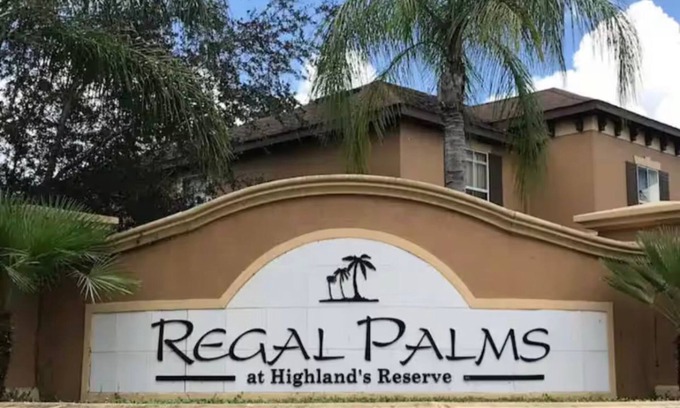 Wellington Casa | 4-bedroom townhome in tranquil Davenport minutes from Disney Parks!