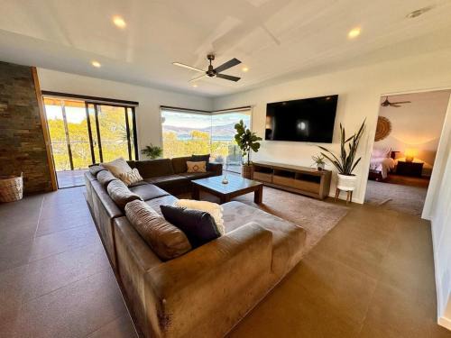 Howrah Casa | 4-Bedroom Two-Storey House With Views, Near Beach
