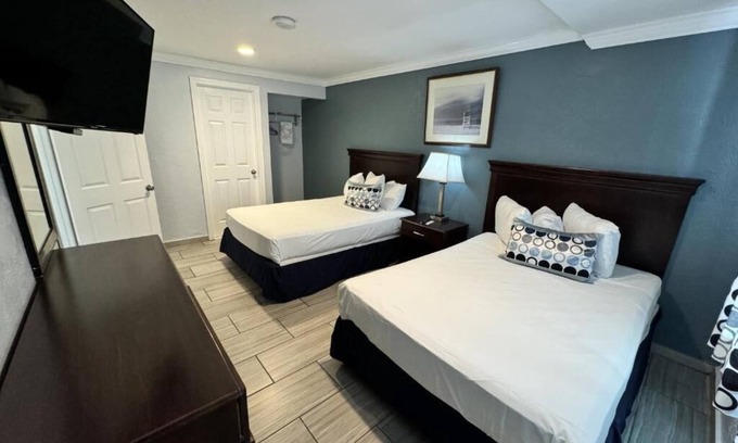 Wildwood Villa | 4-bedroom villa in serene Wildwood with WiFi all 4 units