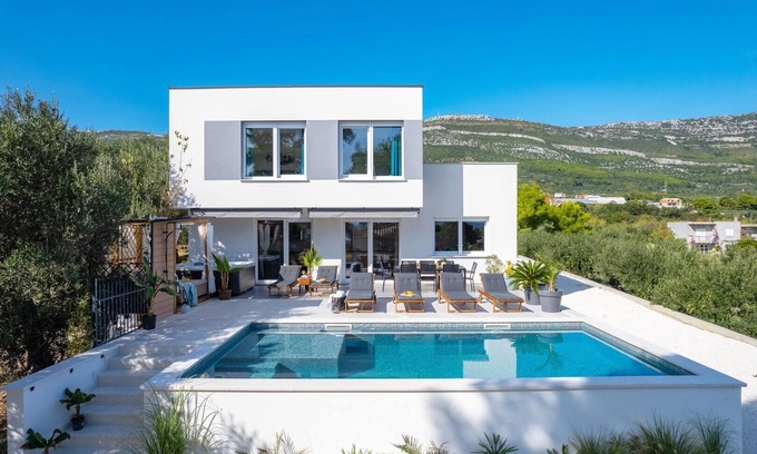 Rudine Villa | Villa Lea with 4 bedrooms, 40sqm pool, Hot-Tub, 2km from beach